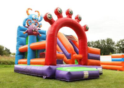 Szalone Stworki – Dmuchany zamek