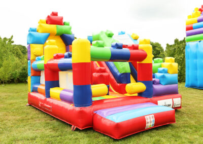 Klocki Lego – dmuchany zamek